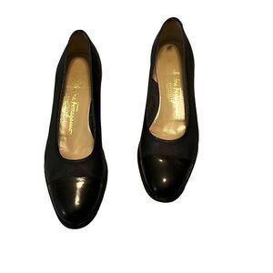 Salvatore Ferragamo navy pump size 8, narrow